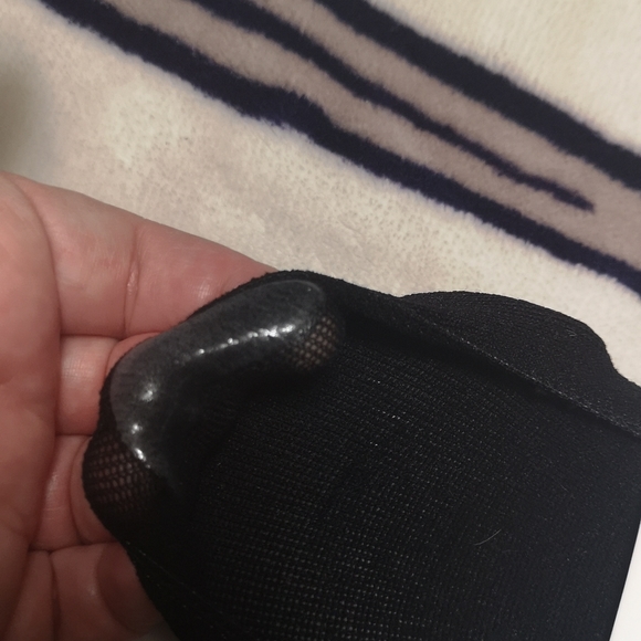 NWT Tahari Black 6 Pack Microfiber Liner Socks w/ Silicone Heel Grip - Picture 4 of 4